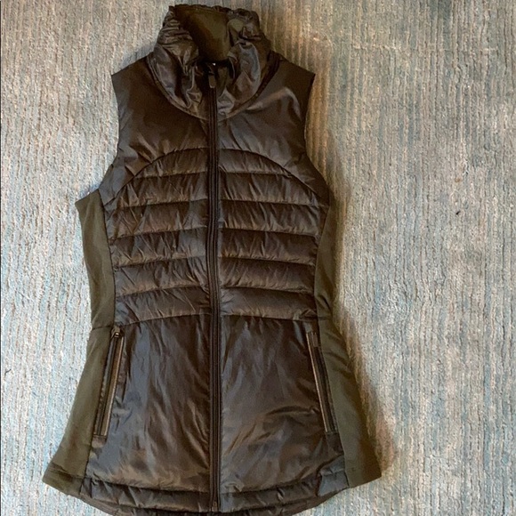 LuluLemon Down For A Run Vest •worn only once• - Picture 1 of 3